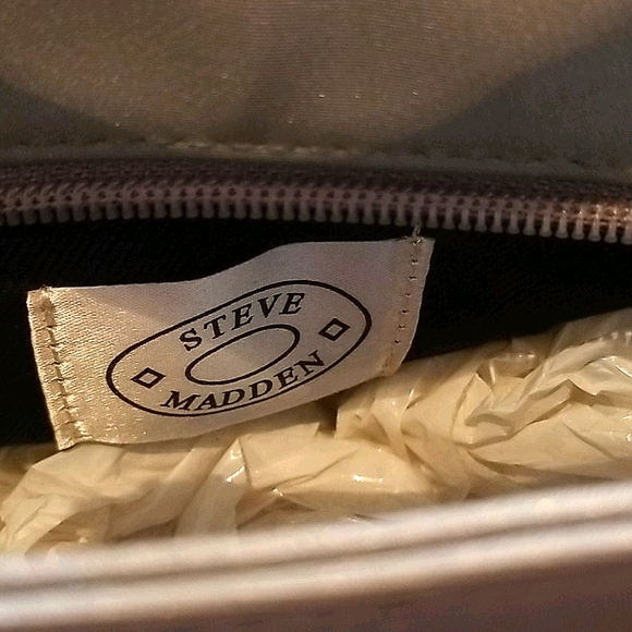 NWOT Woman's Steve Madden Pocketbook - Picture 5 of 7